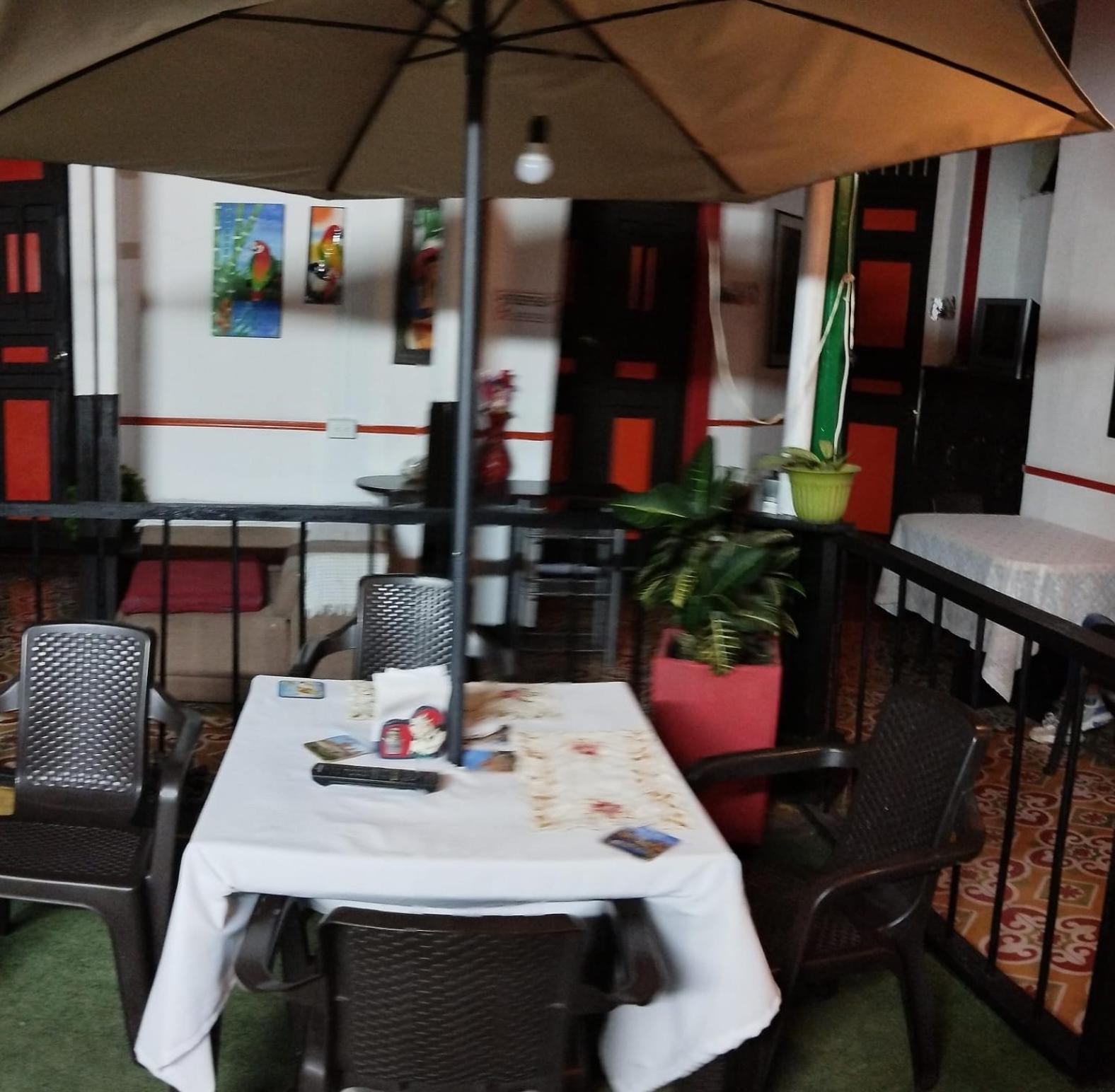 Hotel Colonial Armenia Ro Екстериор снимка