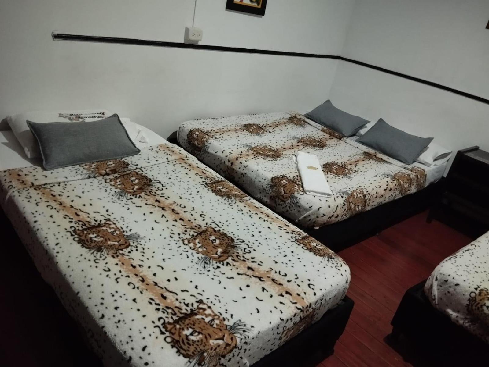 Hotel Colonial Armenia Ro Екстериор снимка